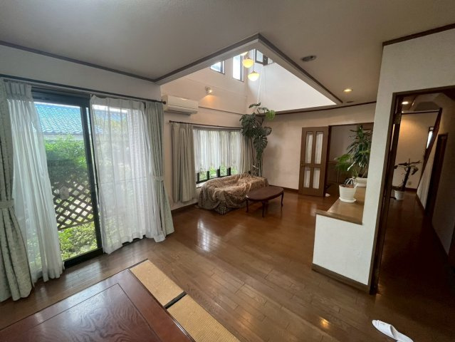 鳥山上町　中古戸建ての居間・リビング