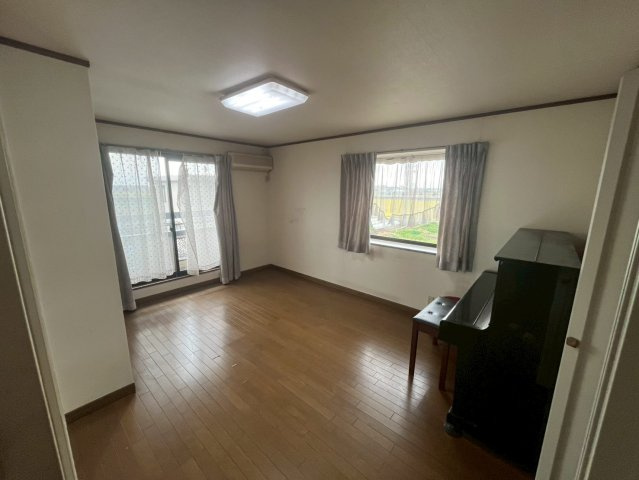 鳥山上町　中古戸建ての洋室