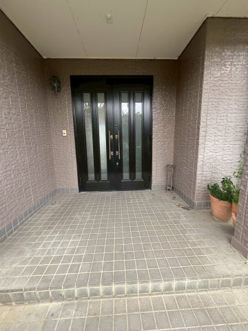 鳥山上町　中古戸建ての玄関