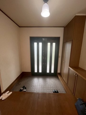鳥山上町　中古戸建ての玄関