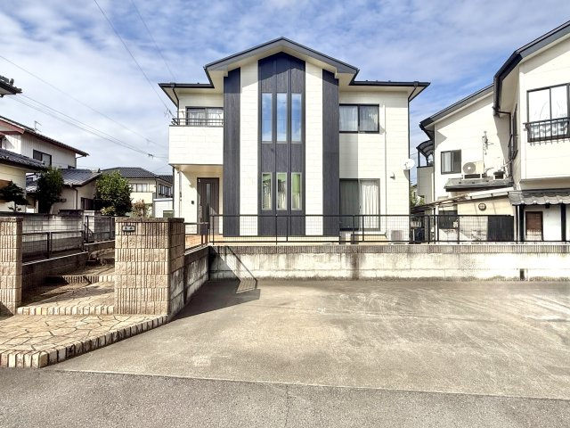 【中古戸建】高崎市井野町の外観|■外観｜特徴のある個性的な住まいと美しい街並み、そして住みやすい環境を、ぜひ現地でご覧になりませんか。お気軽にお問合せください(^^)  