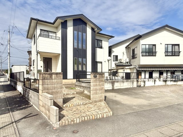 【中古戸建】高崎市井野町の外観|■外観｜閑静な住宅街で始める新しい暮らし♪開放的な毎日をあなたへ(^^♪