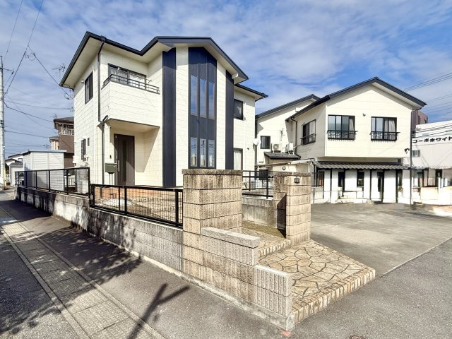 【中古戸建】高崎市井野町の外観|■外観｜土日のご見学はもちろん、平日・夜間のご案内も大歓迎です♪「今から見たい」や「仕事終わりに見たい」にもご対応できますのでお気軽にお問い合わせください♪