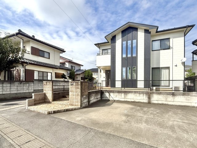 【中古戸建】高崎市井野町の外観|■外観｜永く住むほどに愛着を深める、味わい豊かなデザインです☆