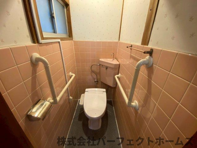 松丘町OC一戸建のトイレ|落ち着いた色調のトイレです