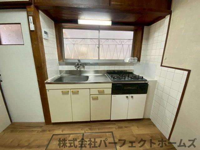 松丘町OC一戸建のキッチン|キッチンでお料理をお楽しみください