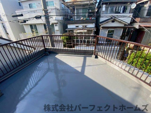 松丘町OC一戸建のバルコニー|外からの目が気にならないバルコニーで洗濯物が干せます