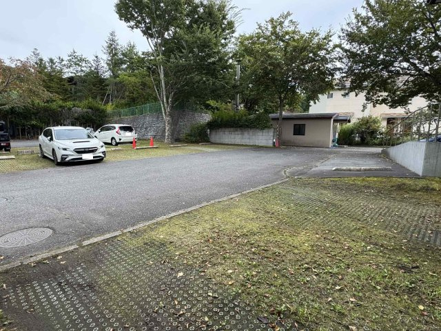 リベライン軽井沢Aの駐車場|駐車場の使用は無料です