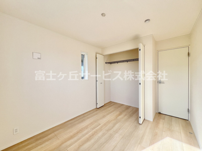 【洋室】 | 富士宮市淀師 12期 新築一戸建て 1号棟 | 5.2帖の洋室です