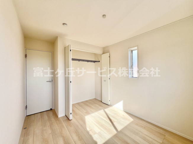 【洋室】 | 富士宮市淀師 12期 新築一戸建て 1号棟 | 5.2帖の洋室です