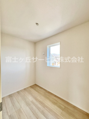 【洋室】 | 富士宮市淀師 12期 新築一戸建て 1号棟 | 3帖のテレワークルームです