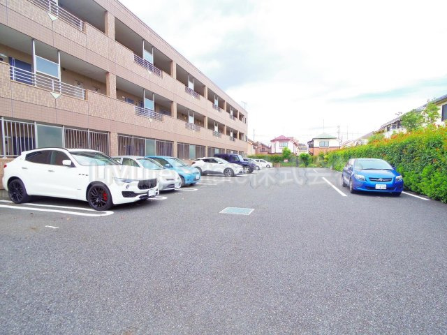 ブルーム（ＢＬＯＯＭ）の駐車場