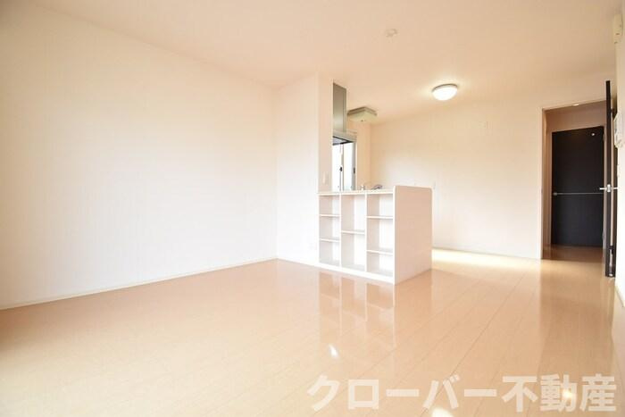 エスポワール津森 B棟の居間・リビング|ＬＤＫ１２．１帖