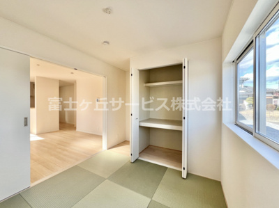 【和室】 | 富士宮市淀師 12期 新築一戸建て 2号棟 | リビング横の5帖の和室です