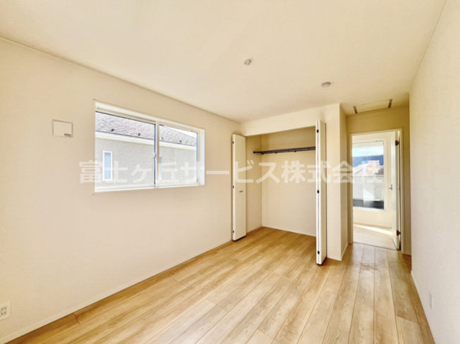 【寝室】 | 富士宮市淀師 12期 新築一戸建て 2号棟 | 7帖の寝室です