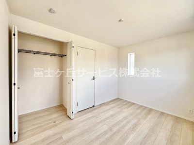 【洋室】 | 富士宮市淀師 12期 新築一戸建て 2号棟 | 6帖の洋室です