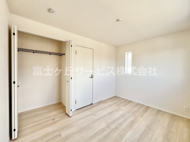 【洋室】 | 富士宮市淀師 12期 新築一戸建て 2号棟 | 6帖の洋室です