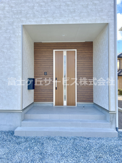 【エントランス】 | 富士宮市淀師 12期 新築一戸建て 2号棟 | エントランスです