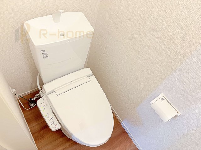 流山市江戸川台東7期　新築戸建て　2号棟のトイレ|温水洗浄便座付きのトイレ。
トイレが２ヵ所設置で朝の忙しい時間でも安心です。