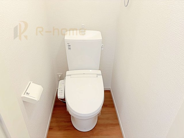 流山市江戸川台東7期　新築戸建て　2号棟のトイレ|2か所のトイレで忙しい時間帯も安心です！