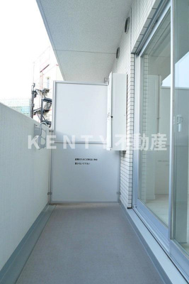 【バルコニー】 | ラフィスタ品川ベイ | 外からの目が気にならないバルコニーで洗濯物が干せます