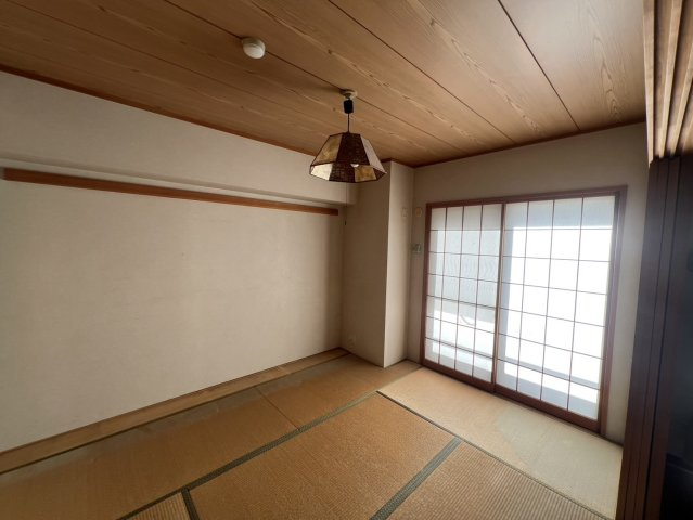 ジェム川口プライムアベニューの和室|リフォーム工事前：バルコニー側６帖　こちらの和室は洋室に生まれ変わります