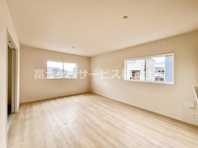 【居間・リビング】 | 富士宮市淀師 12期 新築一戸建て 4号棟 | ゆったりとした居間です