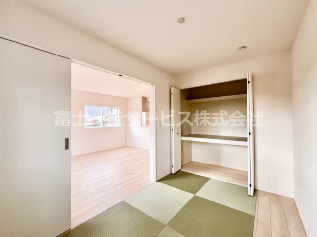 【和室】 | 富士宮市淀師 12期 新築一戸建て 4号棟 | 5帖の和室です