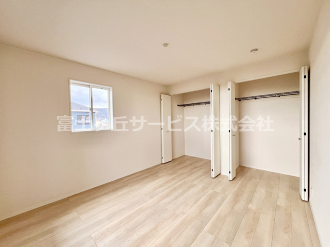 【寝室】 | 富士宮市淀師 12期 新築一戸建て 4号棟 | 7.5帖の寝室です