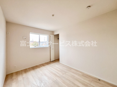 【洋室】 | 富士宮市淀師 12期 新築一戸建て 4号棟 | 6帖の洋室です