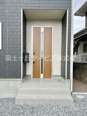 【エントランス】 | 富士宮市淀師 12期 新築一戸建て 4号棟 | エントランスです