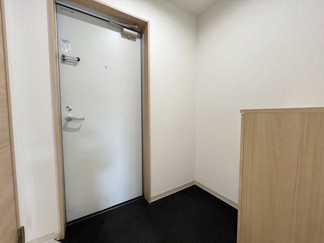 badge tomoi Est Ⅳの玄関