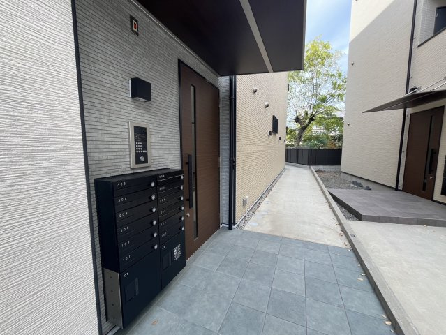 badge tomoi Est Ⅳのエントランス