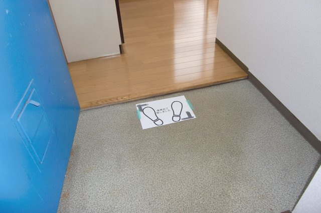 ハイツ16の玄関