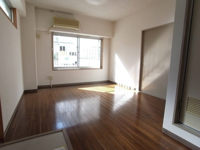 ハイツ16の洋室