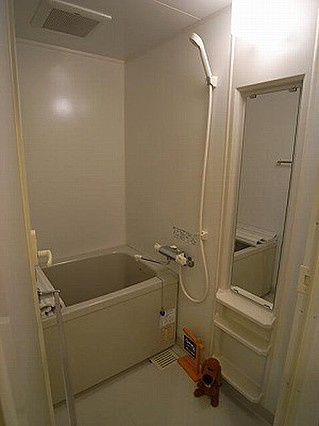 インベスト神戸エアフロントの浴室