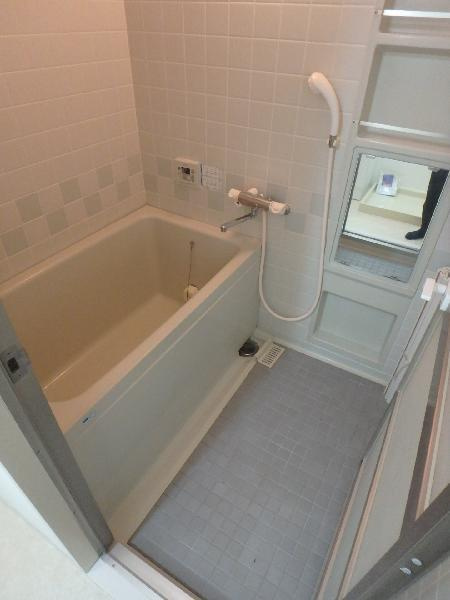 ＨＡＣＨＩＢＵＳＥ六甲の浴室