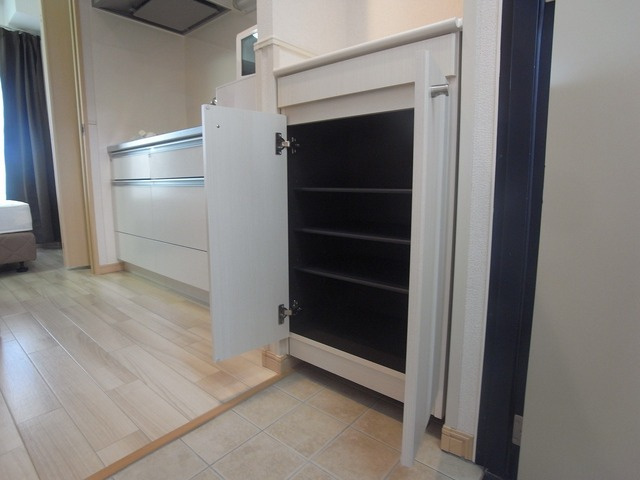 シュープリームの玄関