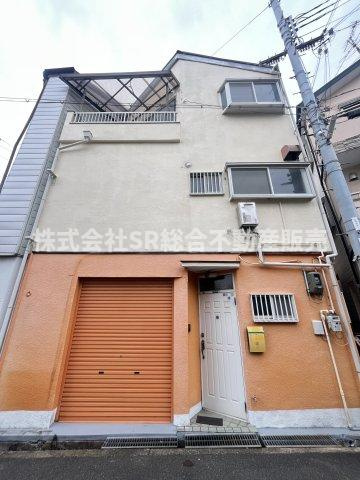寝屋川市大成町中古戸建の外観|特徴的な外観です。住環境充実してます！収益物件としても適しています！