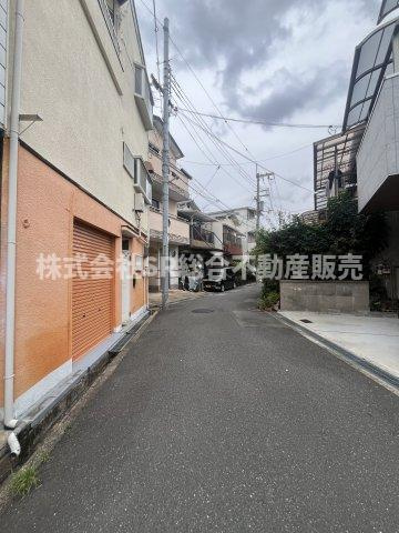 寝屋川市大成町中古戸建の前面道路含む現地写真|前面道路含む現地写真です
