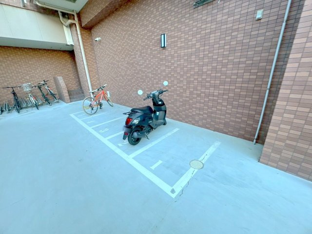 GROOVE西三国の駐車場