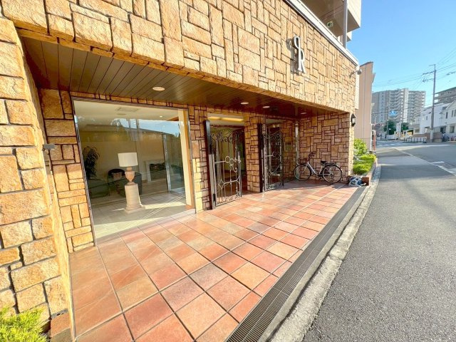 GROOVE西三国のエントランス