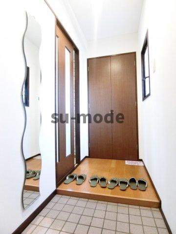 シャルマンイバラキの玄関