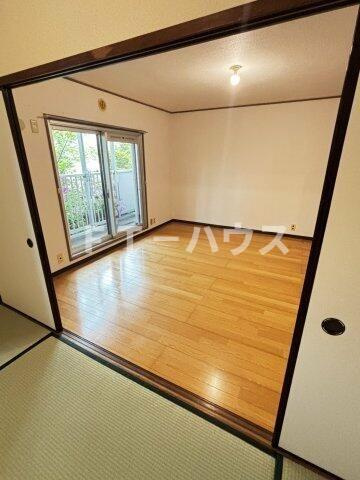 検見川アートホームズ１０号棟の居間・リビング