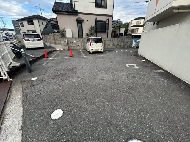 ハイツ神田の駐車場