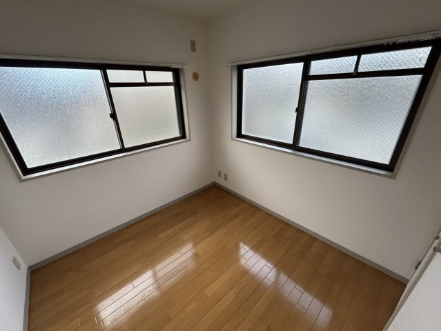 ハイツ神田の居間・リビング