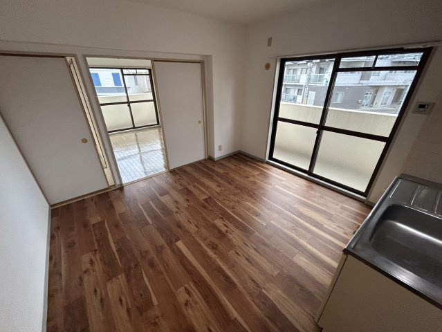 ハイツ神田の居間・リビング