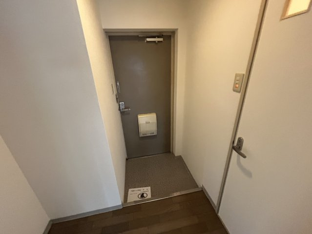 ハイツ神田の玄関