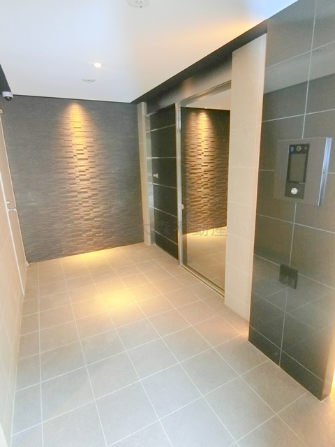 ES－Grande大森のエントランス|防犯カメラTVモニター付オートロック宅配BOXメールBOX