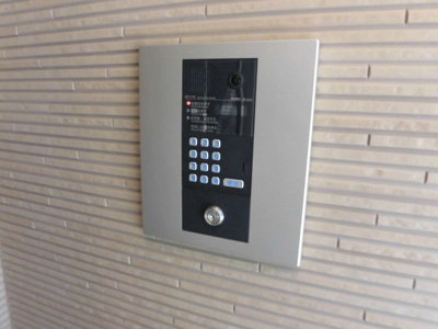 【セキュリティ】 | メゾンアイカワ | 女性の方にも安心なモニター付きオートロックです